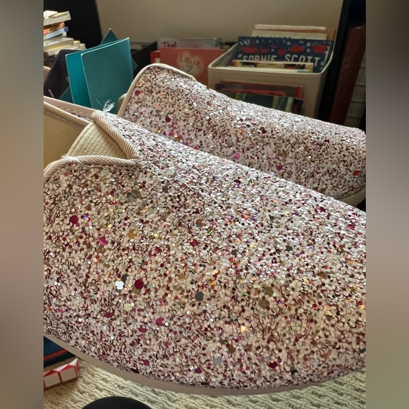 New in box sparklyToms- women’s size 10 - Picture 2 of 7